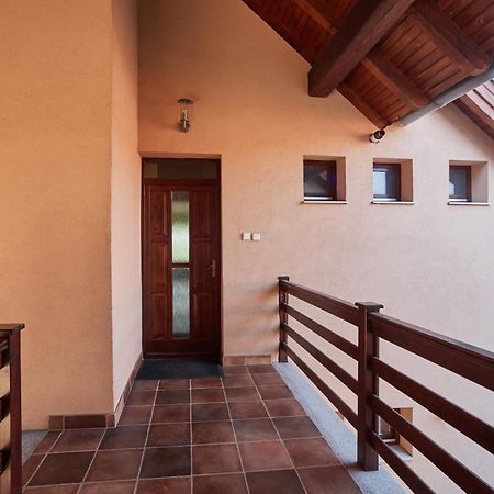 Lujza Apartman Goedoello Apartment Exterior foto