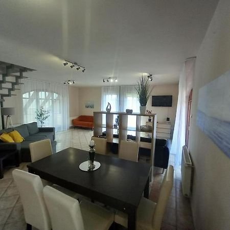 Lujza Apartman Goedoello Apartment Exterior foto