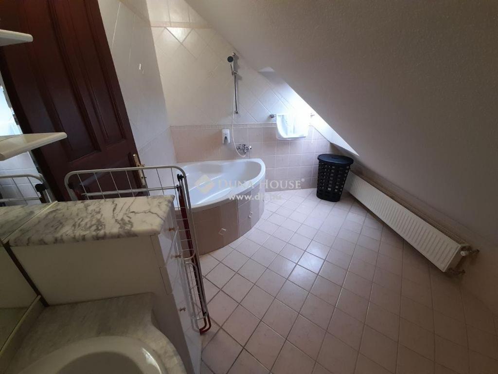 Lujza Apartman Goedoello Apartment Exterior foto