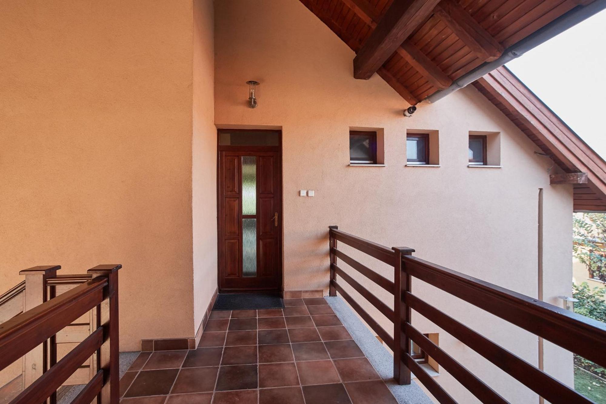 Lujza Apartman Goedoello Apartment Exterior foto
