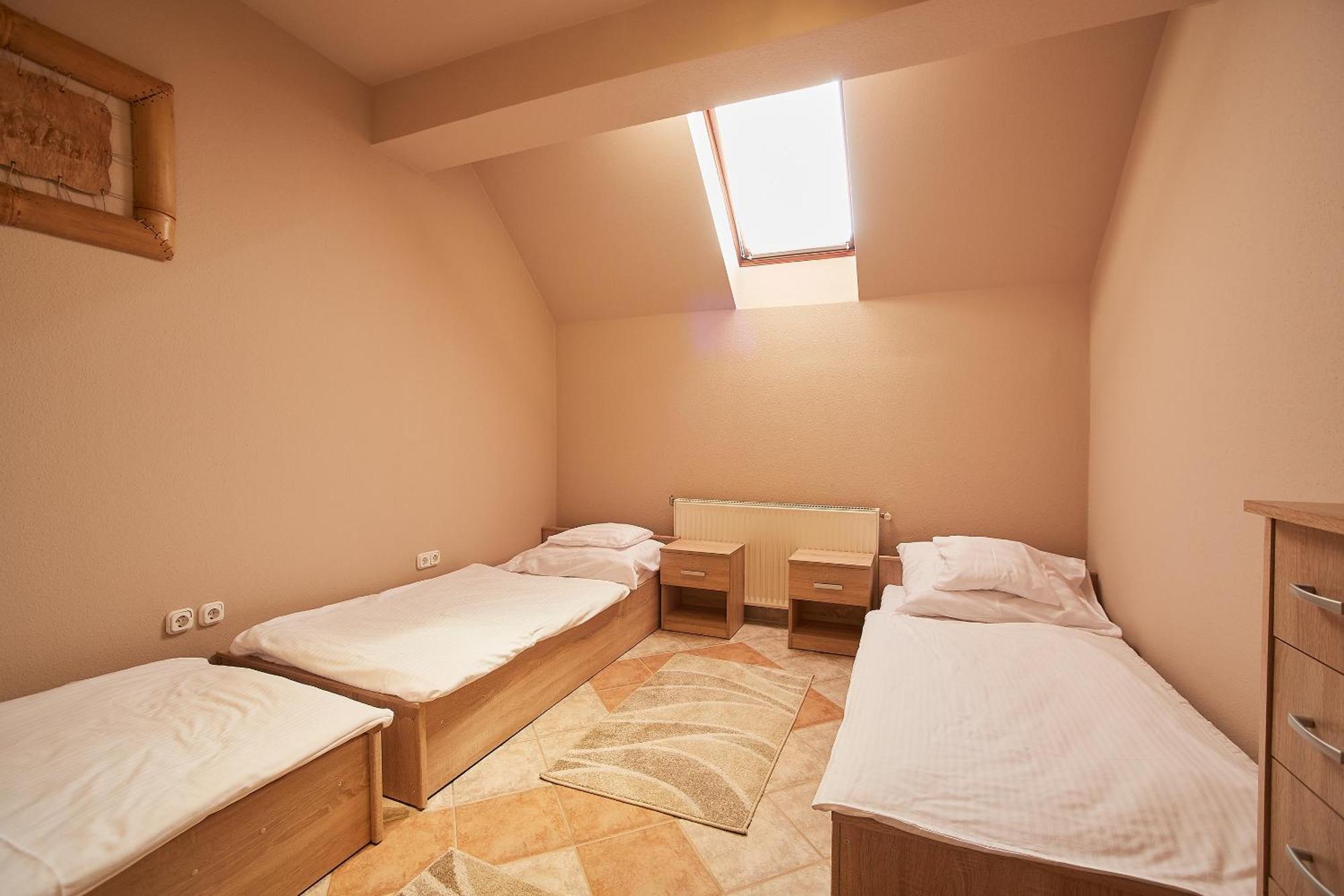 Lujza Apartman Goedoello Apartment Exterior foto