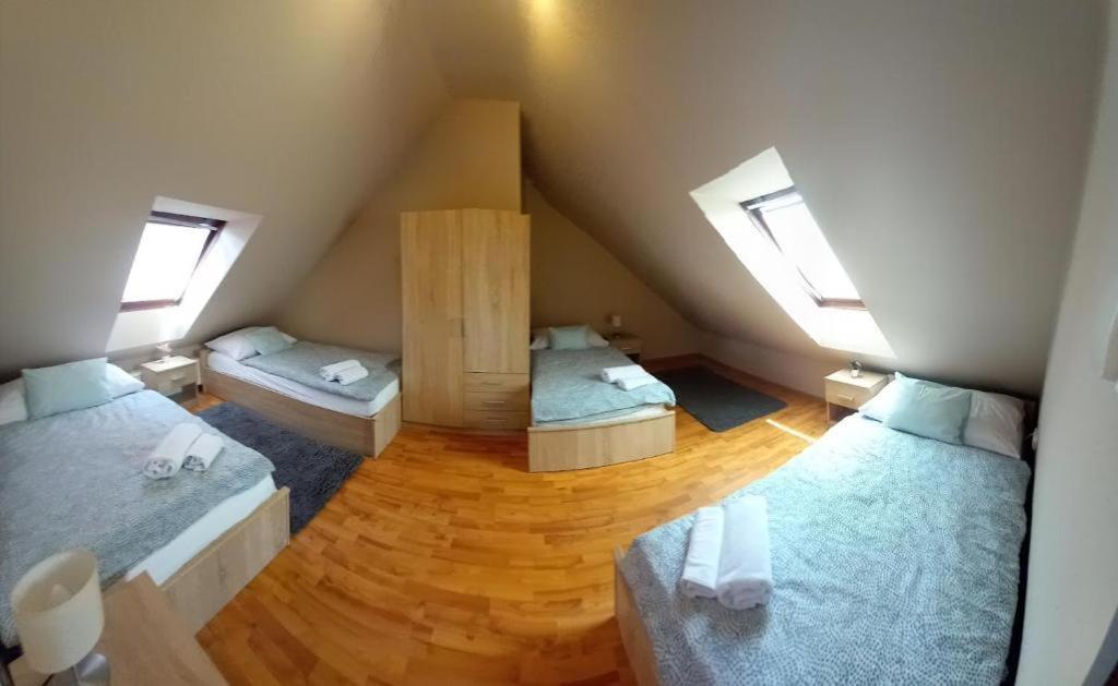 Lujza Apartman Goedoello Apartment Exterior foto