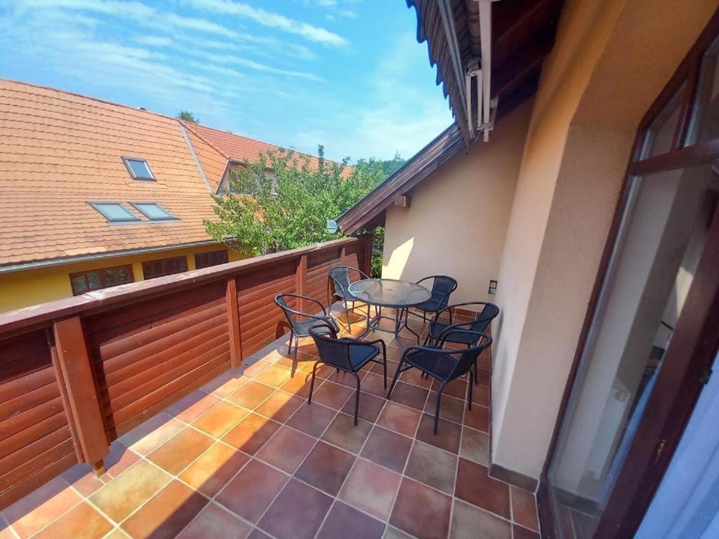 Lujza Apartman Goedoello Apartment Exterior foto